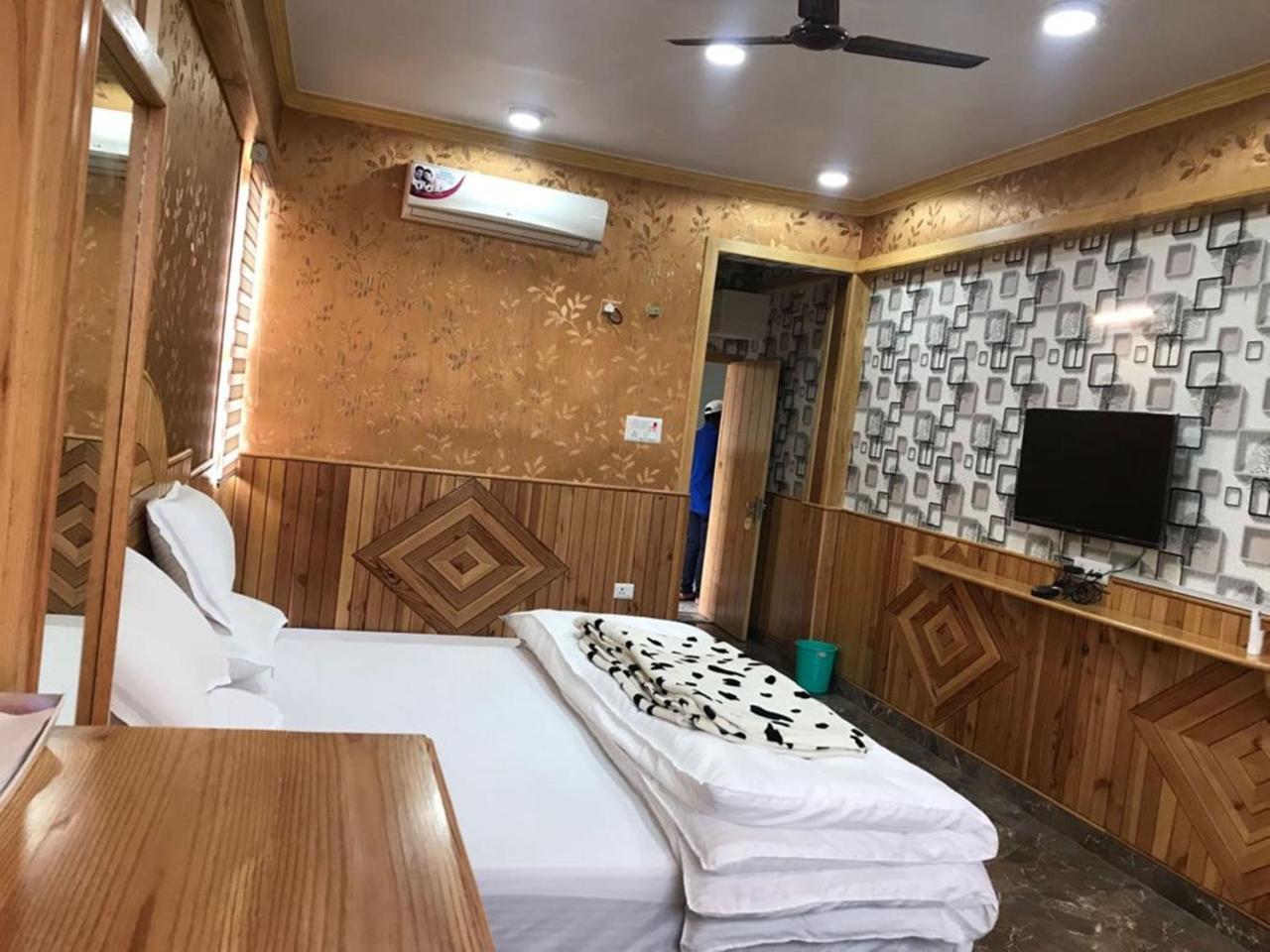 Oyo 37525 Hotel Mall Palace Pithorāgarh Dış mekan fotoğraf