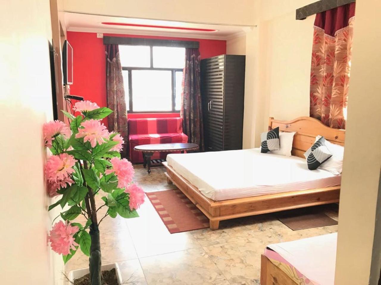 Oyo 37525 Hotel Mall Palace Pithorāgarh Dış mekan fotoğraf