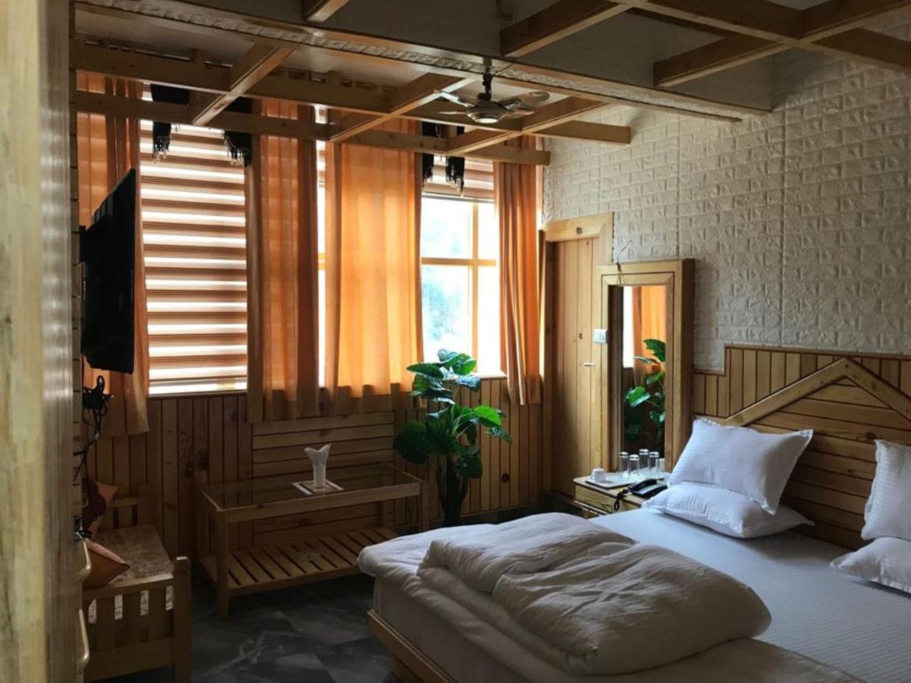 Oyo 37525 Hotel Mall Palace Pithorāgarh Dış mekan fotoğraf
