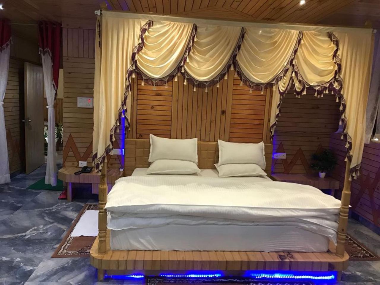 Oyo 37525 Hotel Mall Palace Pithorāgarh Dış mekan fotoğraf