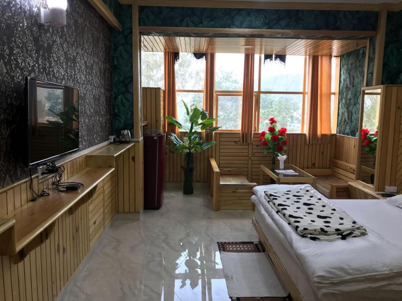 Oyo 37525 Hotel Mall Palace Pithorāgarh Dış mekan fotoğraf
