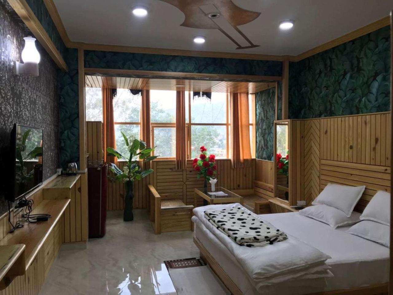 Oyo 37525 Hotel Mall Palace Pithorāgarh Dış mekan fotoğraf