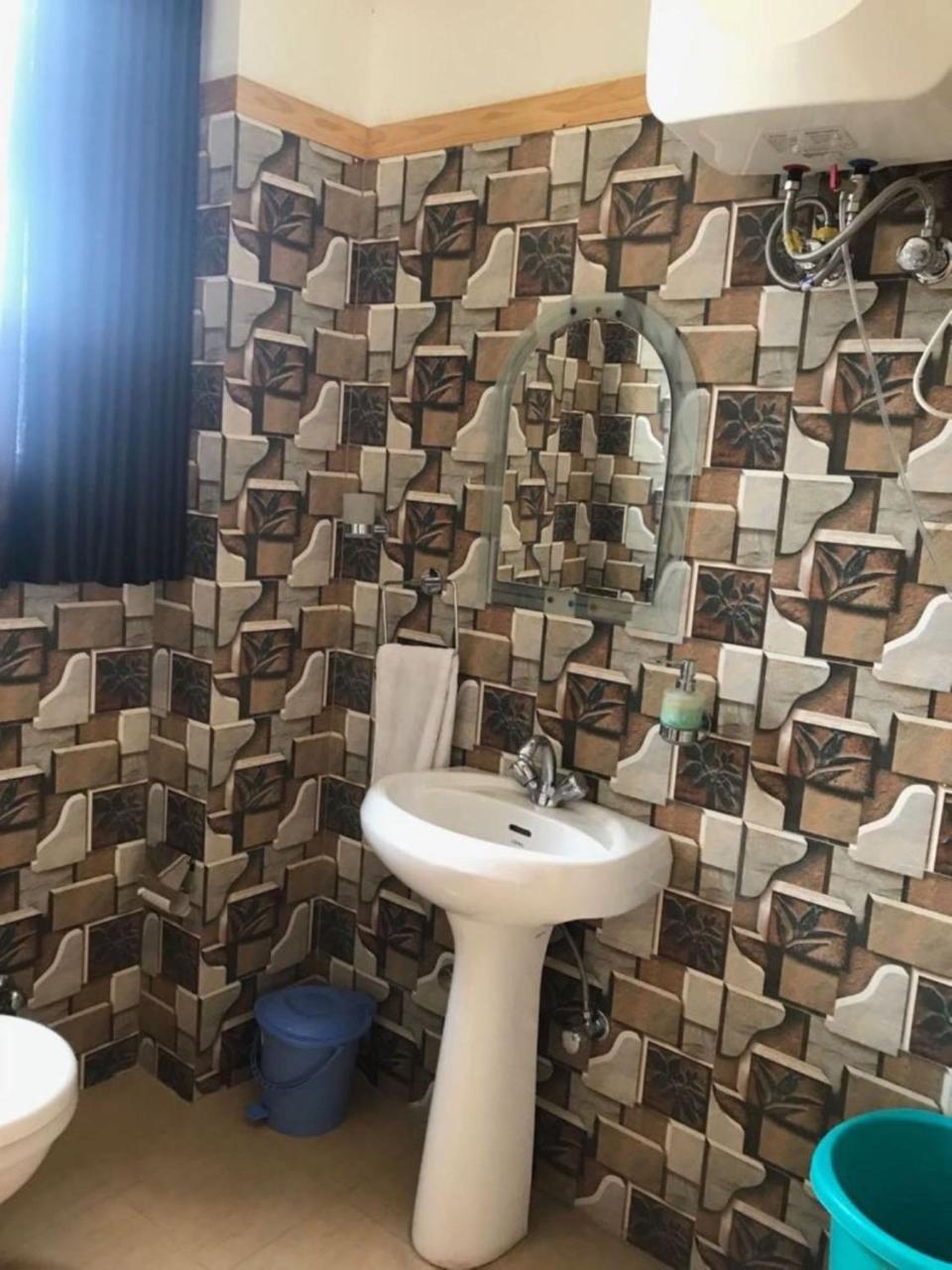 Oyo 37525 Hotel Mall Palace Pithorāgarh Dış mekan fotoğraf